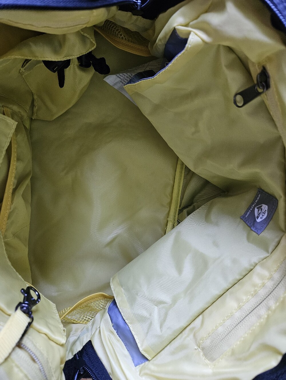 NWOT HiLite Black Fitness Duffel Bag - Picture 11 of 13